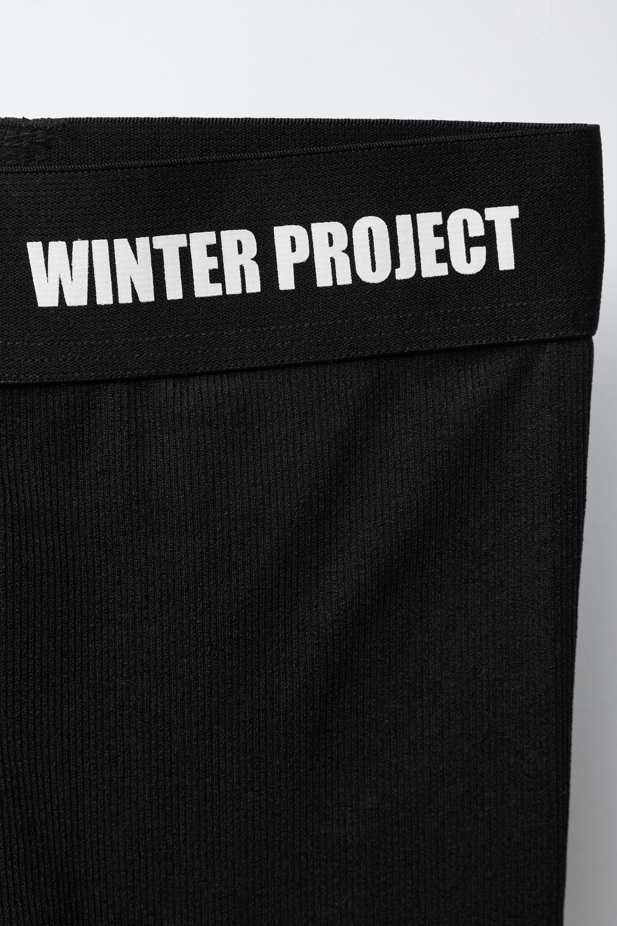 EMBOSSED TEXT RIBBED LEGGINGS